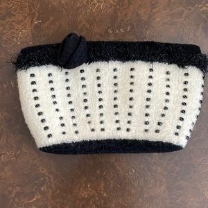 Knit clutch purse